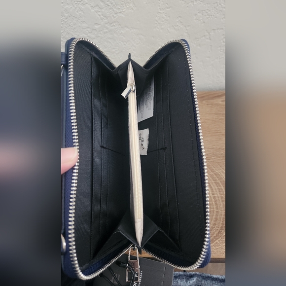 London Fog NWTs Wallet/ Clutch - Picture 2 of 2